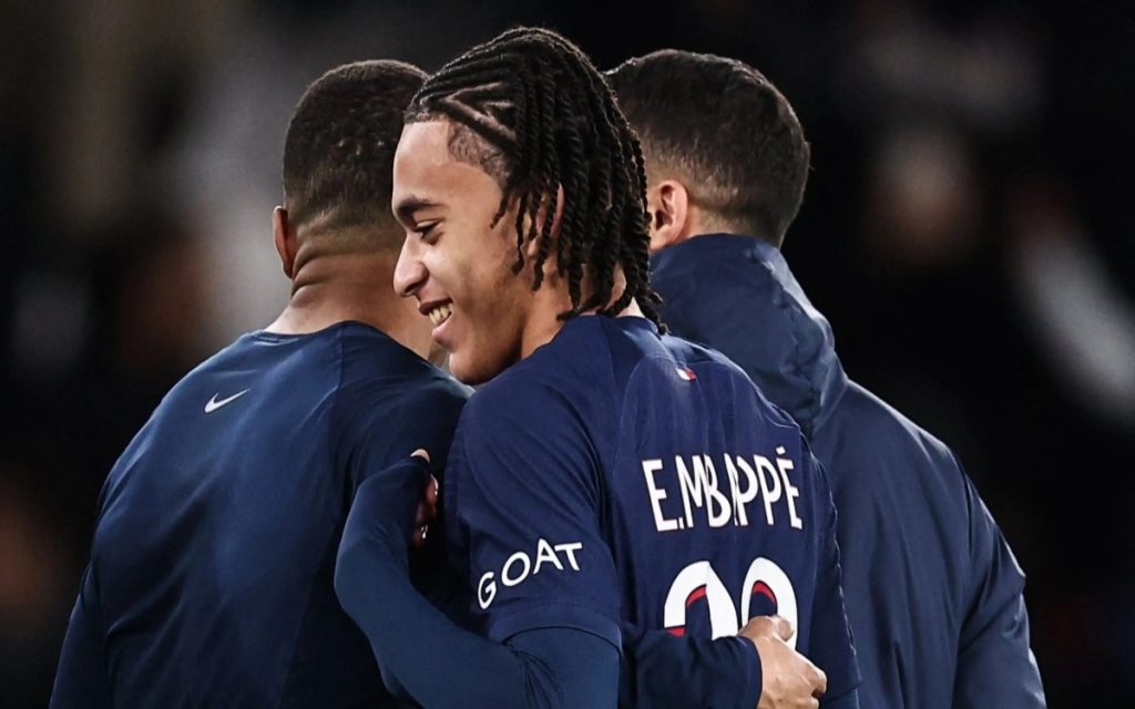 Lối đá khác biệt của Mbappe và em trai